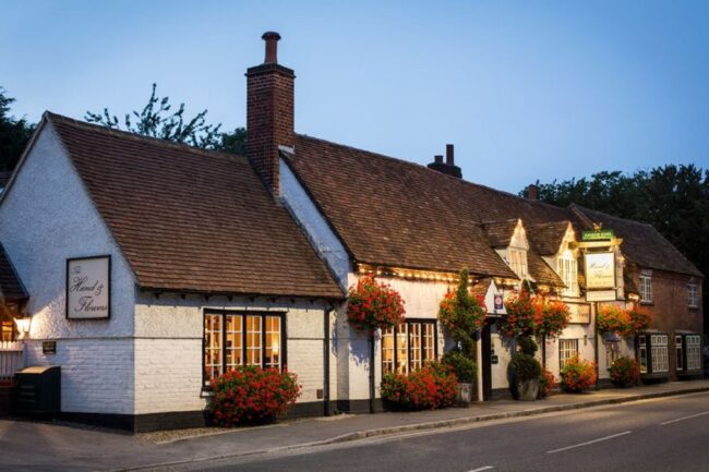 0_The-hand-and-flowers-tom-kerridge